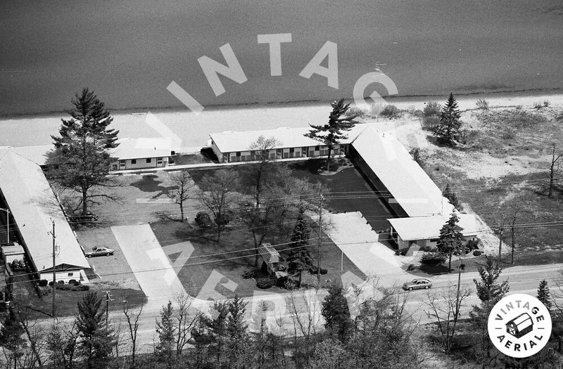 Beachcomber Resort (Beachcomber Motel, Travel Lodge) - 1980 (newer photo)
